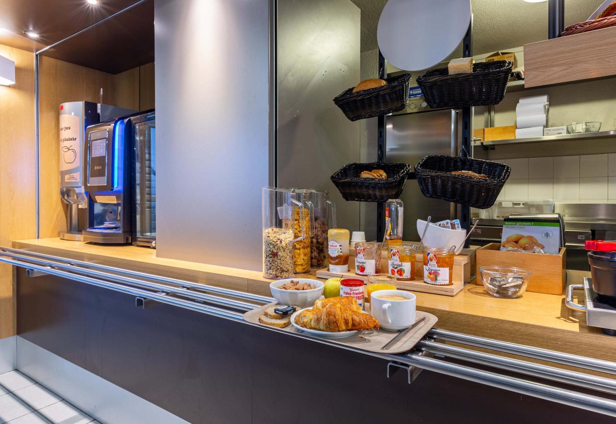 B&B Hotel Chartres Le Forum ル・クードレイ エクステリア 写真